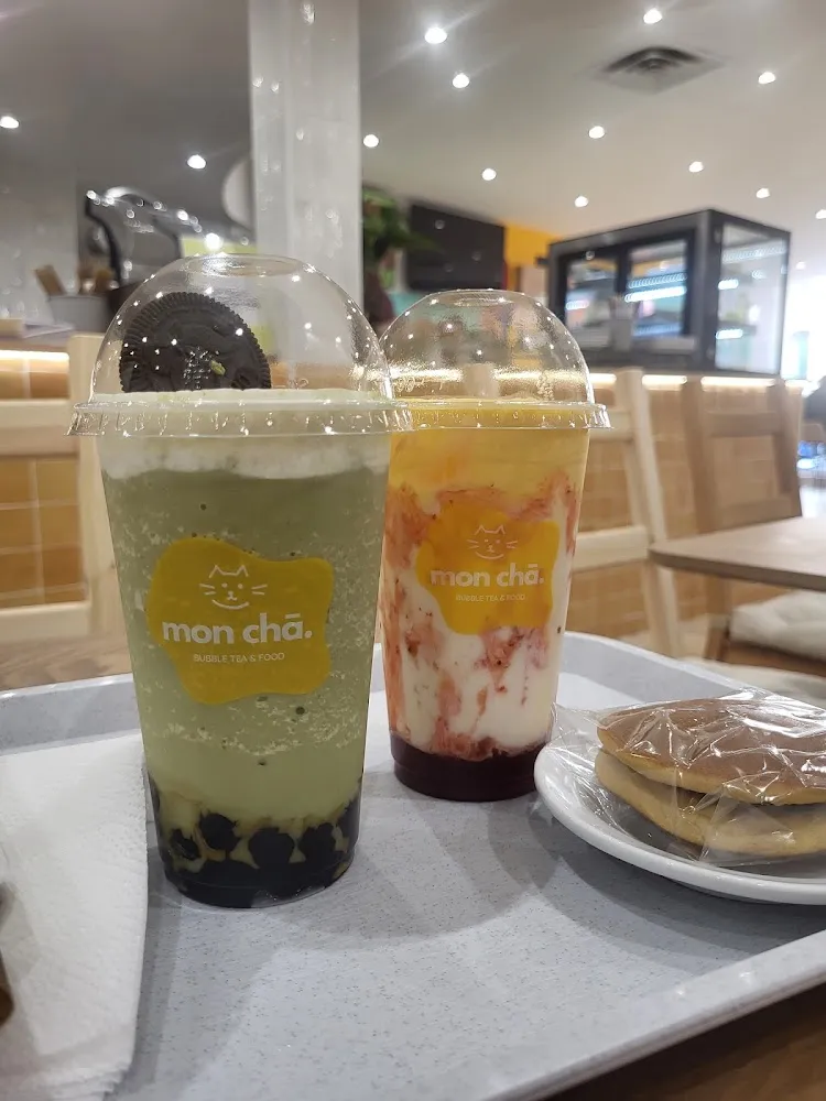 Latté Fraise Avec Nuage de Crème Brûlée Pâtisserie Haricot Rouge